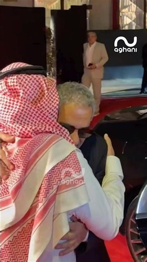 فضل شاكر يصل إلى كواليس حفله "عودة الغايب" على مسرح أبو بكر سالم في الرياض 🎤