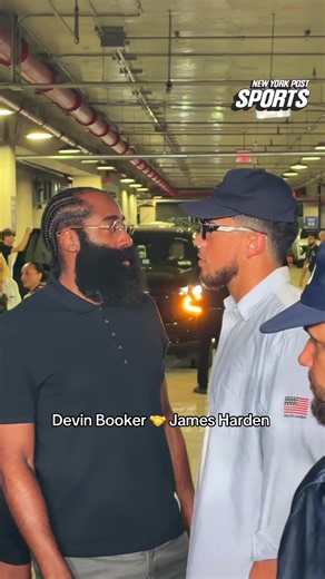 Devin Booker & James Harden link up ahead of Shelton vs Tiafoe at the US Open.