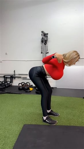 Jazmyne Day on Instagram: "Love that feeling in the hamstrings 🔥 Great stretch/mobility exercise ☺️"