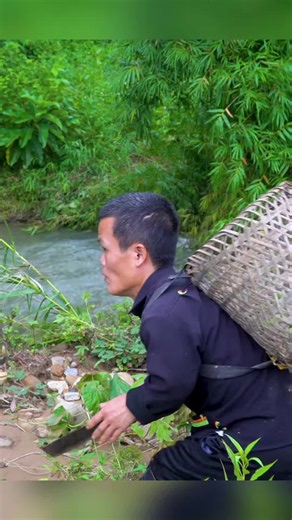 #Eps001 Dwarf Family Catches and Roasts a Duck Using Primitive Tools | Survival Life #dwarfs #dwarffamily #life