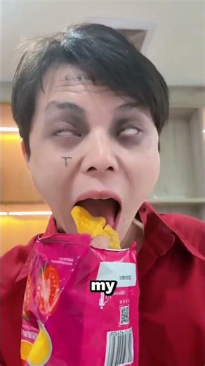 This Girl Gives Me Chips With Her Hand 😮