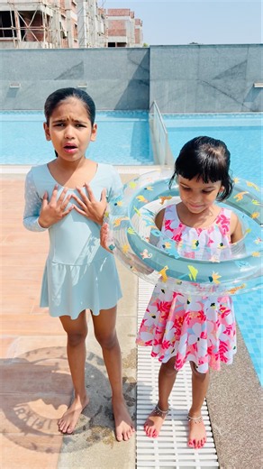 Smiti Tho Swimming Pool Jake Udash Ho Gai Thi