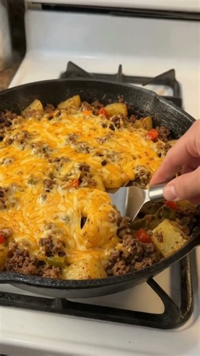 Cheesy Ground Beef & Potato Skillet Casserole 👇Recipe + printed version 👇