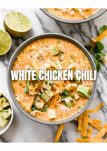 Easy weeknight dinner for chili season 🙌 This white chicken chili is creamy, filling, and even better loaded with all the toppings. #WhiteChickenChili #WeeknightDinner #FallDinner #dinnerideas