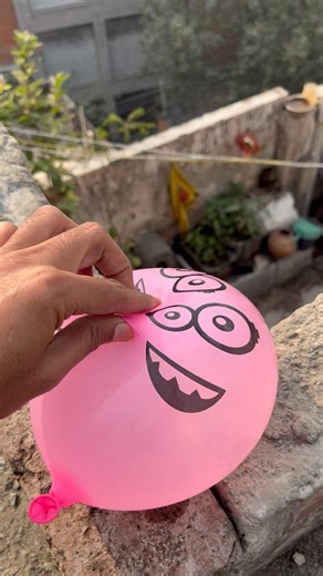 Experiment: Will a water balloon explode when it rolls down from a tall building?💥🎈#satisfying