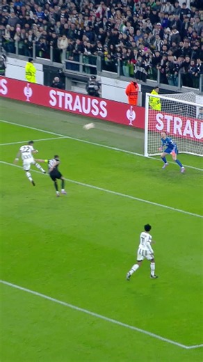 WHAT A HEADER FROM DI MARÍA IN THE UEL! 🤯