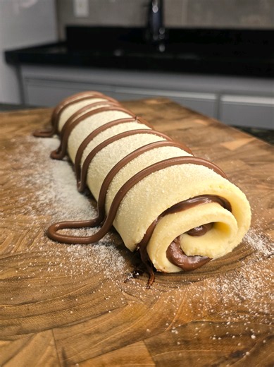 Receita de rocambole de ninho com nutella muito fácil de fazer Ingredientes 330g - Leite em pó 1 - Leite condensado 50g - Creme de leite Nutella a gosto CUPOM 99COMPRAS: 99MANO Desconto de R$ 30,00 em compras a partir de R$ 100,00 na primeira compra. 99Compras já está disponível em São Paulo e Goiania e em breve chegará as demais cidades. CUPONS 99FOOD DESCONTO70, PRIMEIRO99, ESQUENTA70, MARRENTO, MENOS70, FOME70, ROLE70, INCRIVEL70, BALADA70, GANHEI70, ENCONTREI70 #receita #doce #receitassimple