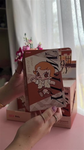 how ADORABLE is this new baby molly @POP MART AU winter collection!! 🤍❄️🫶🏻 @POP MART #popmart #popmartunboxing #babymolly #unboxing #asmr