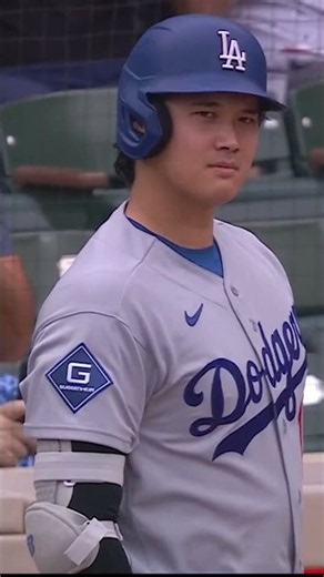 Shohei Ohtani gives Shota Imanaga a look after the first pitch 🤣