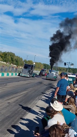 Heavy Duty Drag Racing: Rolling Coal down the Strip! 💨🏁