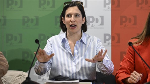 Direzione Schlein: "Meloni ha fallito, il paese è fermo". E agli alleati: "Generosi sì, ingenui no"