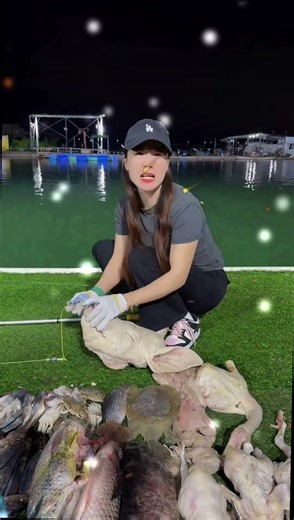 Jellyfish look like alien 신기한물고기 不思議な魚