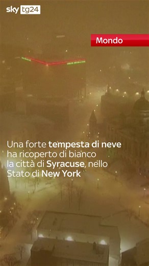 La neve ha coperto di bianco la città di Syracuse, nello Stato di #NewYork. Ma l’allerta meteo sarà valida fino alla notte di #Capodanno. Previste nevicate tra 30 e 60 centimetri e raffiche di vento fino a 80 km/h #news