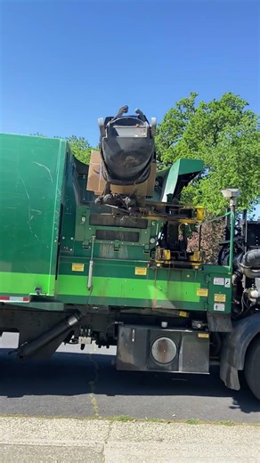 22-396 on a Slightly Overfilled Can #garbagetrucksinaction #garbagecan