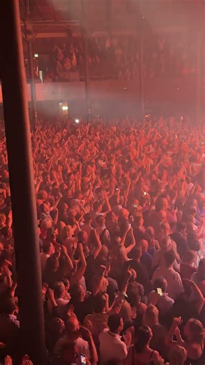 ‘Before I Fall To Pieces’ live at the Roundhouse #razorlight #music #concert