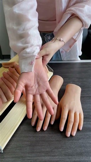 Original prosthetic fingers can be made so realistic