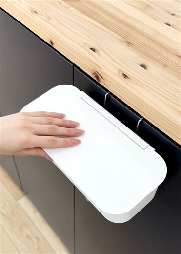 専用のフタを取り付けたり、「薄型収納ケース用フック」を使って吊るしたりできる「薄型収納ケース」に、高さ8cmが新しく加わりました。https://t.co/8zqTYvGI3j https://t.co/BJ2TqyuAoK