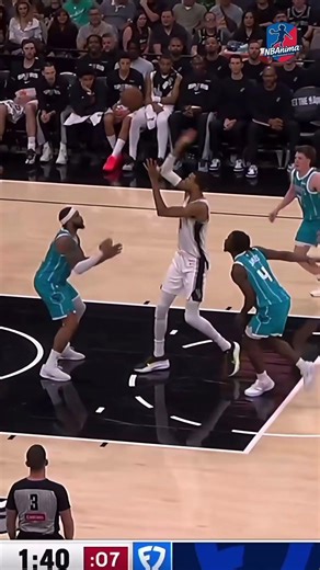 Wembanyama Goes Full Alien Mode 👽