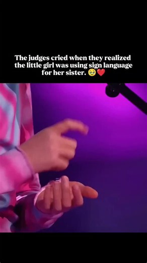 Fia’s Emotional 'Flashlight' Audition: Sign Language on The Voice Kids 2023