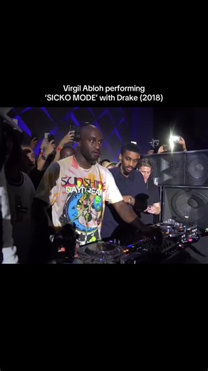 On August 26, 2018, Drake joined Virgil Abloh at Brooklyn Mirage in NYC for a special day party. Virgil took over the decks before Drake joined him on stage, performing tracks including “In My Feelings,” “Mob Ties” and “I’m Upset” during his Scorpion era. 📹: plotttwistt #drake #virgilabloh #music #hiphop #travisscott