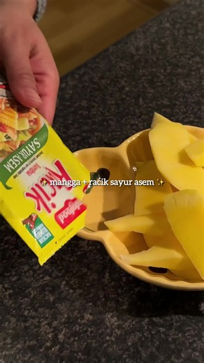 Mango with Sayur Asem Seasoning? Why People Are Remixing Fruit Flavors