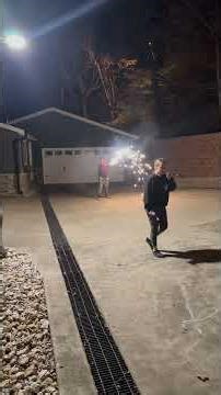 Spring Chicken Handheld Fountains by Pyro Predator Fireworks | PyroFizz Shorts