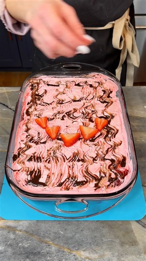 Easy Valentines cake! Elaine makes an easy, yummy Valentine's Day cake! | Elaine Carol’s Kitchen