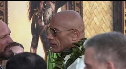 Dwayne Johnson "The Rock" in versione Maui alla prima di "Oceania"