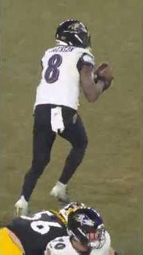 Lamar with the UNBELIEVABLE play 🤯