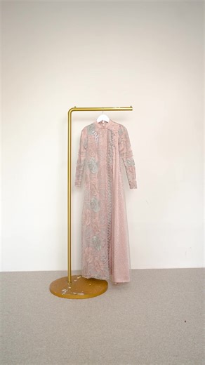 Detail Nada Dress✨ Ada keindahan yang tidak perlu banyak suara. Nada Dress membawa ketenangan lewat siluet yang lembut dan Peony lace premium yang halus. Dipakai pelan-pelan, dinikmati seharian, menemani setiap momen tanpa terasa berlebihan 🤍 Soft silhouette, calm details, timeless feel. Made to be worn gently, loved naturally ✨ Now available. Udah bisa kamu order mulai hari ini Minggu,21 Desember 2025 Happy enjoy Ladies 🛍️🛒 #rayabersua #rayabersuamylyf #newdresses #ootdlebaran #ootdkondangan