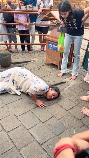 The girl took out the Shivalinga of Lord Shiva | #shorts