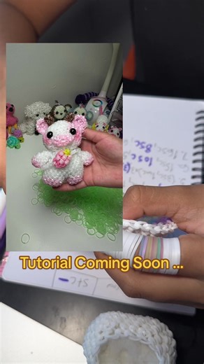 Everyone has been asking me about this little cow, so I’m finally working on the tutorial!!! It will be ready in the next few days 😄💖 #rainbowloom #loombands #loombracelets