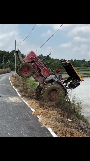 Mahindra tractor ki full power 😮☠️#mahindra #shortvideo #power #viralshort