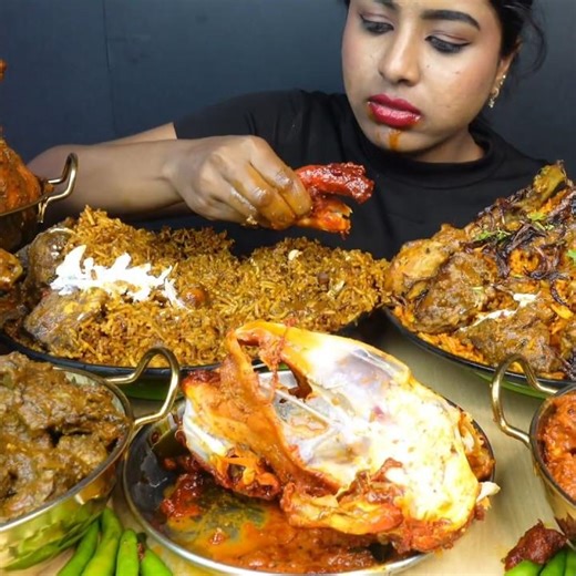 ASMR: EATING SPICY CHICKEN CURRY🔥 BASMATI RICE || #shorts #mukbangn#asmreating #mukbangasmr #asmr