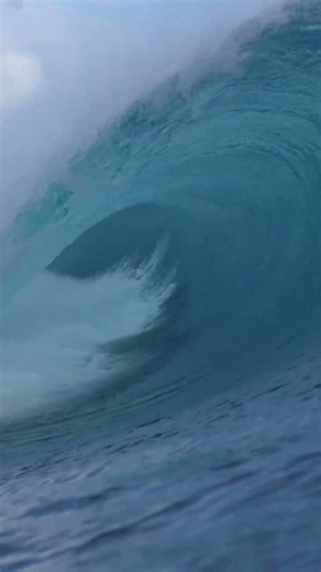🔴(NOT A.I.) Perfect Little Barrel at Teahupo'o