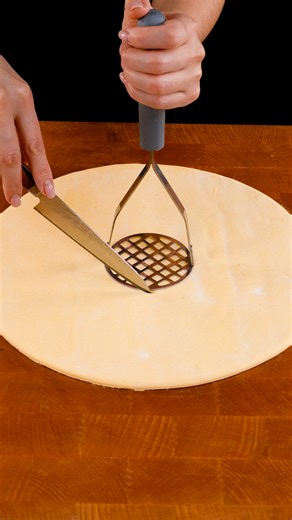 No one expected such a result! Simple and quick dessert made from puff pastry Ingredients powdered sugar: 30 g (1.1 oz) puff pastry: 400 g (14 oz) cheese cream: 200 g (7.1 oz) cinnamon: 10 g (0.4 oz) frozen berries: 400 g (14 oz) honey: 40 g (1.4 oz) starch: 20 g (0.7 oz) water: 50 ml (1.7 fl oz) eggs: 1 pc walnut: 300 g (11 oz) almond flakes: 200 g (7.1 oz) puff pastry: 400 g (14 oz) butter: 30 g (1.1 oz) ice: 300 g (11 oz) instant coffee: 10 g (0.4 oz) sugar: 20 g (0.7 oz) vanilla sugar: 3 g (