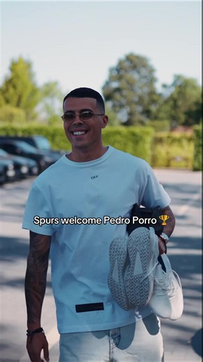 #Tottenham welcome back their #WorldCup champion with a guard of honor 👏 (via @spursofficial) #spain #football #espnsocial