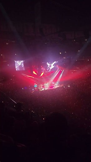Here is a little clip from the Rush concert in Chicago July 20, 2026. 🤘