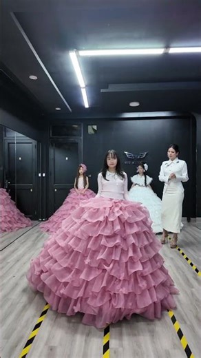 Catwalk techniques for large, long, and heavy dresses. #bybacademy #5G