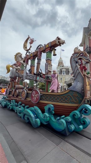 Disney's Festival of Fantasy Parade At Magic Kingdom! #disney #disneyparades #disneyvlog