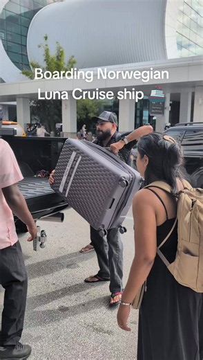 Boarding the Norwegian Luna Cruise Ship: A Life-Changing Experience 🚢