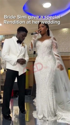 When the bride takes the mic Simi Sanya singing at her church wedding had everyone in their feelings