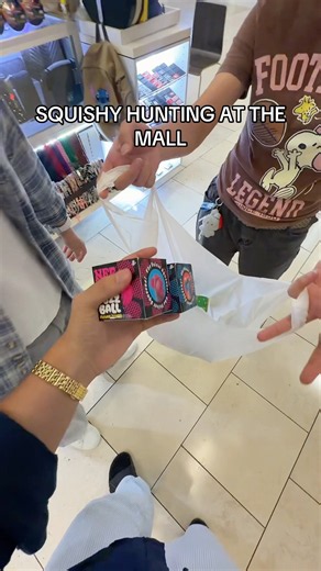 SQUISHY HUNTING AT THE MALL #squishies #squishyhunting #needohs
