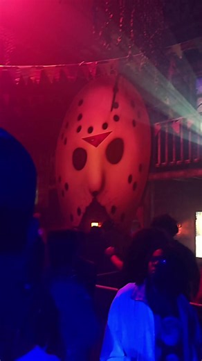 Such a cool haunted house with crooked floors, ramps, mirror maze, trippy room, floors that move and cool scarers and Jason chasing u thru it all #RoadTo20k #13thFloor #HoustonTexas #HauntedHouse #Fyp