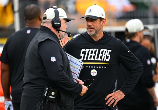 Aaron Rodgers blows up on Mike McCarthy during Steelers-Browns TNF clash