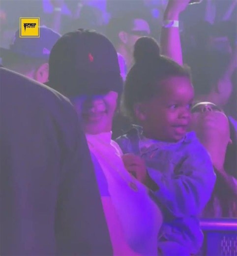 Rihanna & RZA at ASAP Rocky concert 🎥