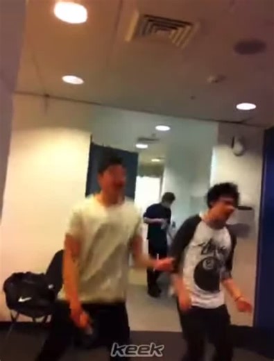 Sammie 💕 on Instagram: "5sos backstage at theLiverpool show from One Direction’s Take Me Home Tour in 2013 — — — — — ┏━✩₊˚୨🩷୧ ✩₊˚━┓ 💌 Follow me for more ➡️ @appreciate1d.5sos.wdw.niall • And check my stories for more 💌 ┗━✩₊˚ ୨🩷୧ ✩₊˚━┛ 🎀₊˚⊹♡₊˚⊹🎀 ♡ 𝐇𝐚𝐬𝐡𝐭𝐚𝐠𝐬 ♡ #5sos #ashtonirwin #michaelclifford #lukehemmings #calumhood 🎀₊˚⊹♡₊˚⊹🎀"