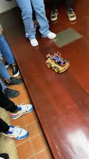 Self-Driving Obstacle Avoidance Car 🤖🚗 #shorts #diy #tech #youtubeshorts #arduino #robot