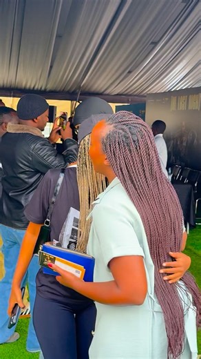 Mideli Wabanyarwanda.....✍ on Instagram: "🚨 𝐋𝐈𝐕𝐄 𝐊𝐂𝐂 𝐑𝐎𝐔𝐍𝐃 𝐀𝐁𝐎𝐔𝐓! Ahari harimo harabera ikiganiro n’itangazamakuru gitegura igitaramo Kevin Kade agiye gukora “The Last Night” yizihiza imyaka itanu amaze akora umuziki, araza guhuriramo n’abarimo Alikiba wo muri Tanzania.🇹🇿🇷🇼🤩 Usibye Alikiba abandi baraza kuririmba muri iki gitaramo harimo Riderman, Ruti Joel, Ariel Wayz, Shaffy, Diezdola, Bushali, Bwiza, Bulldogg, Kenny k-shot, Bruce the 1st, Shemi ndetse na Angell Mutoni. 