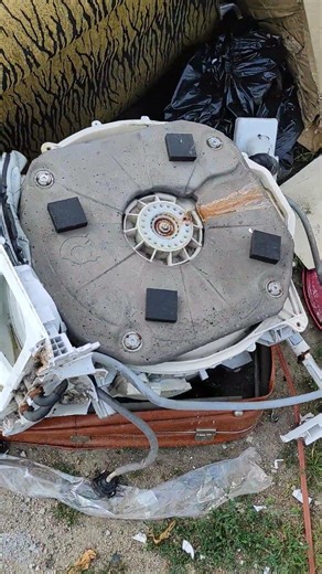 Exploring the Forgotten Corners of the City Through Its Trash